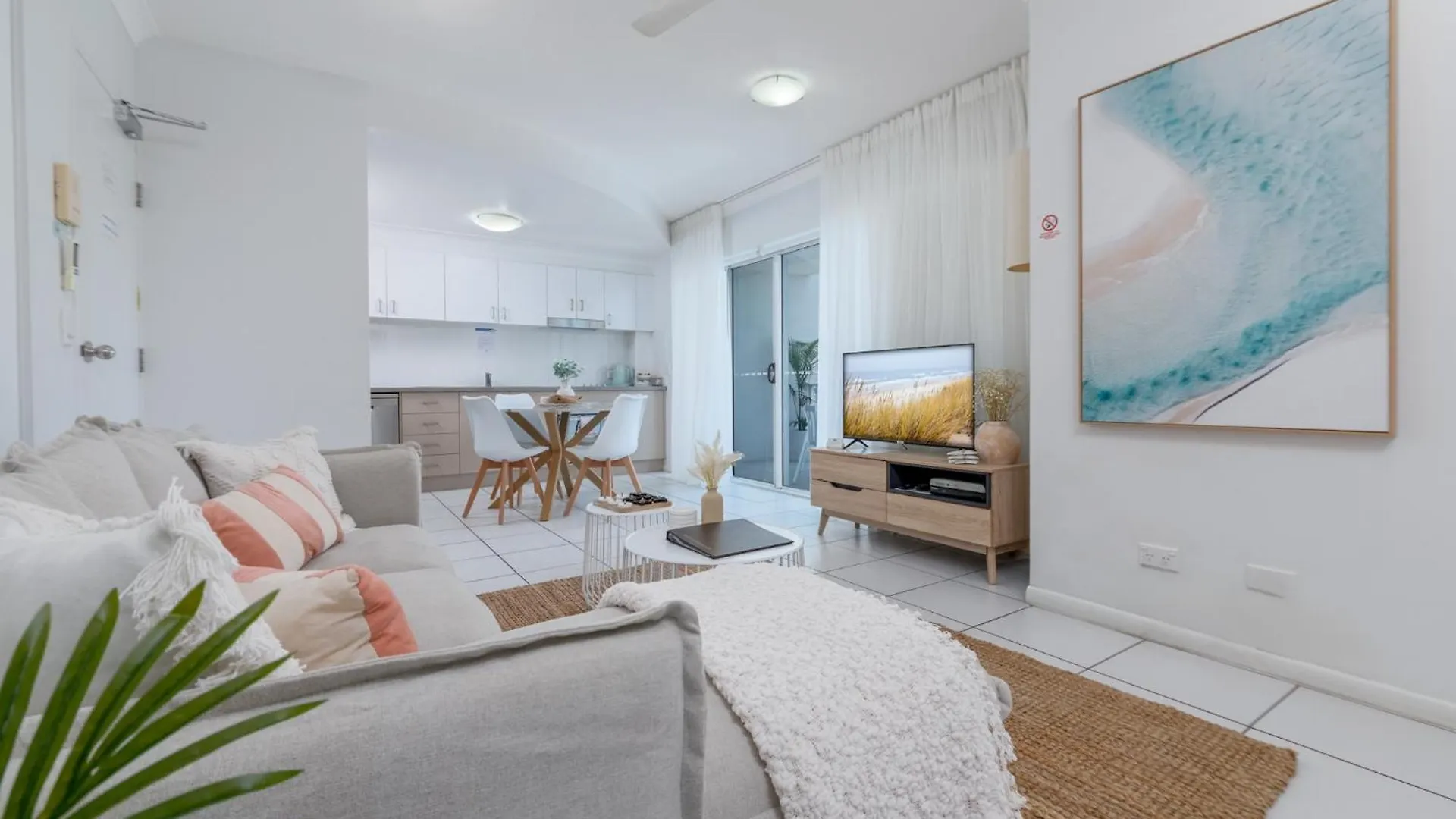Koola Beach Apartments Bargara 4*,