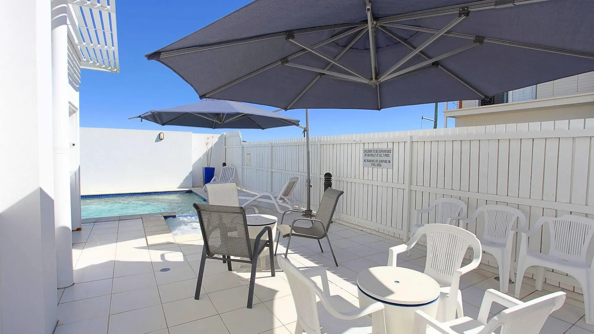 Koola Beach Apartments Bargara Aparthotel